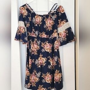 Love Delirious cold shoulder bell sleeve floral maternity dress, size Medium